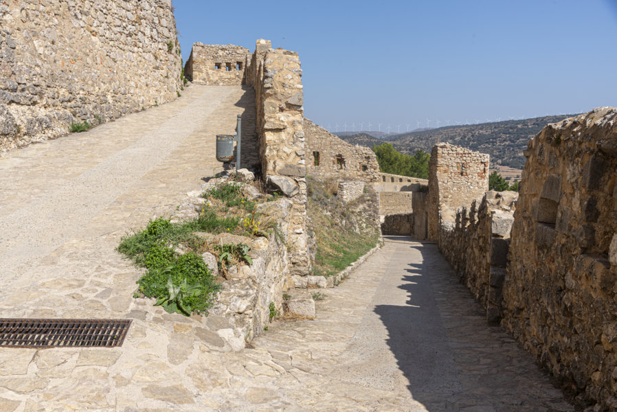 Castelló de la Plana - Morella 068 - castillo de Morella - Primera Porta i Porta Barbacana.jpg